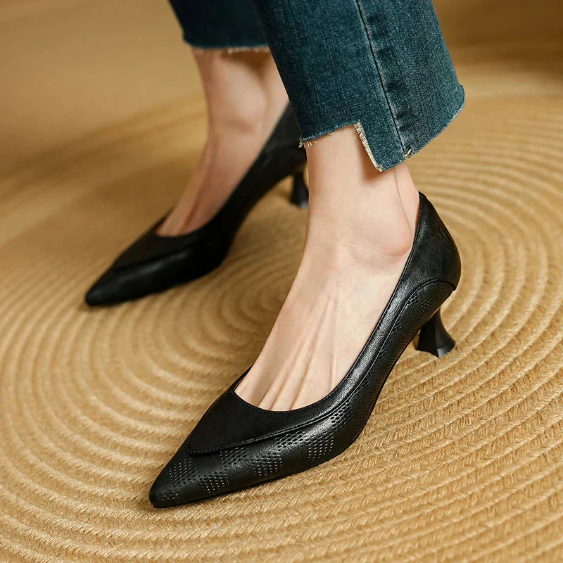 Isolde | Polished Classic Pumps