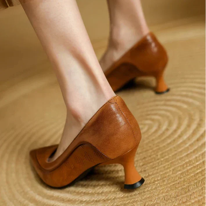 Isolde | Polished Classic Pumps