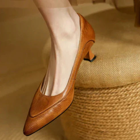 Isolde | Polished Classic Pumps