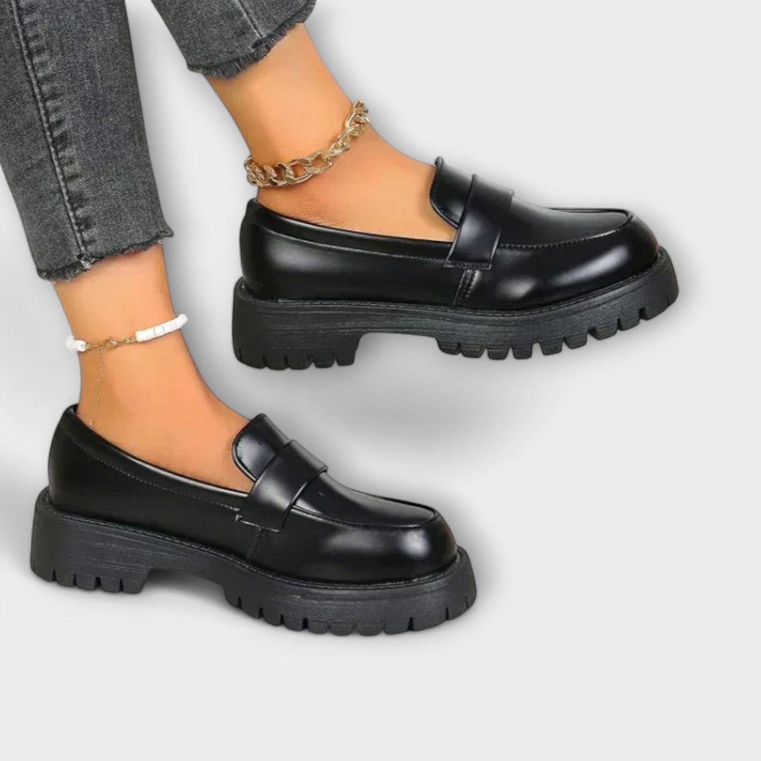 Cecilia | Supportive Black Loafers